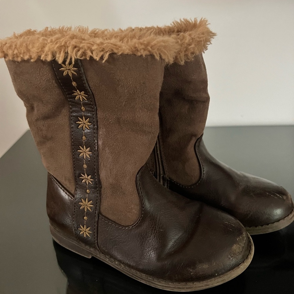 CoverGirl. Baby Girl’s boots.